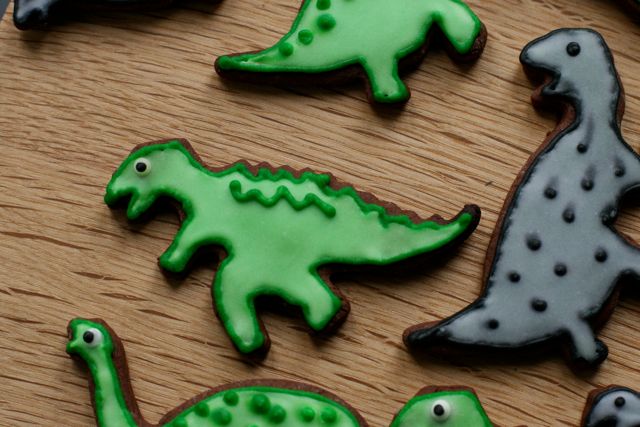 Dinosaur cookies for little boys: sugarcraft project