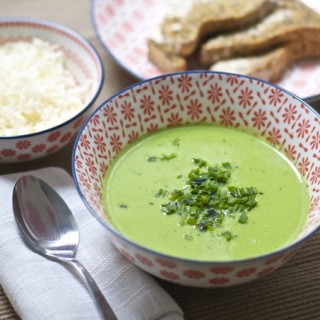 Vitamix pea soup with cheese and chives - 2
