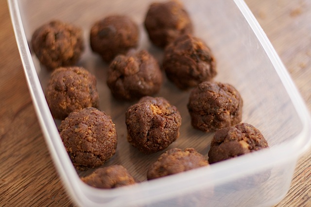 Christmas pudding cake pop balls