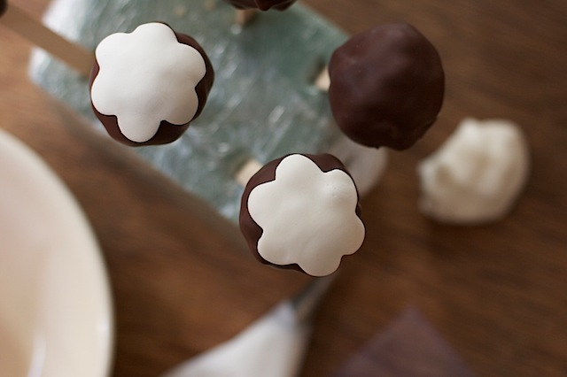 Christmas-pudding-cake-pops