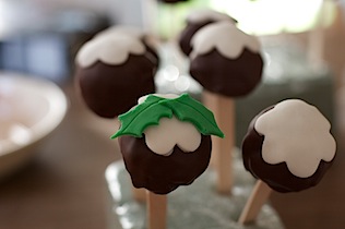 Christmas-pudding-cake-pops