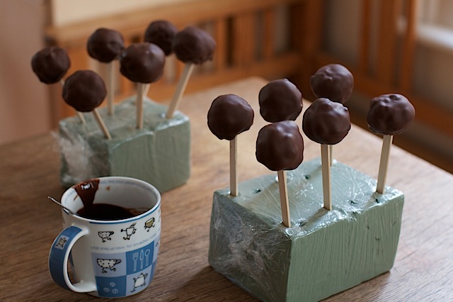 Christmas-pudding-cake-pops