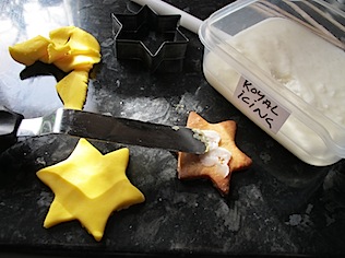 sticking-sugar-dough-onto-cookies