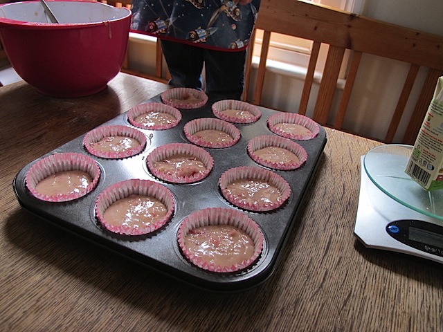  Bake-muffins-with-kids