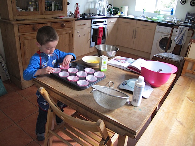  Bake-muffins-with-kids