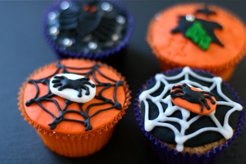 cobweb cupcakes