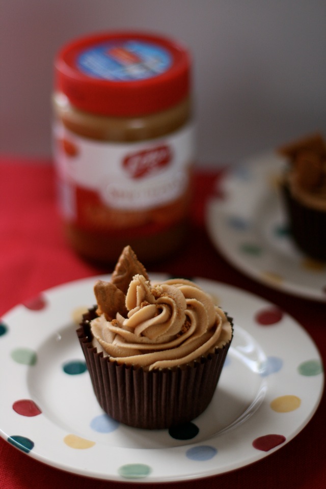 speculoos cupcakes with speculoos spread