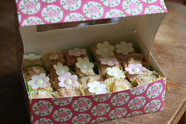 French fancies using instant fondant fancy icing