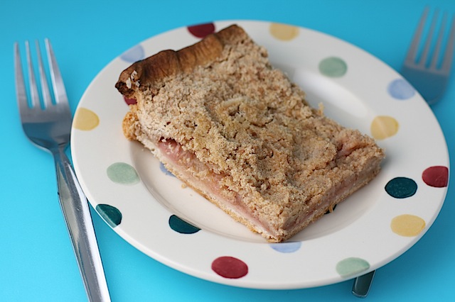 Apple rhubarb crumble slice - 5