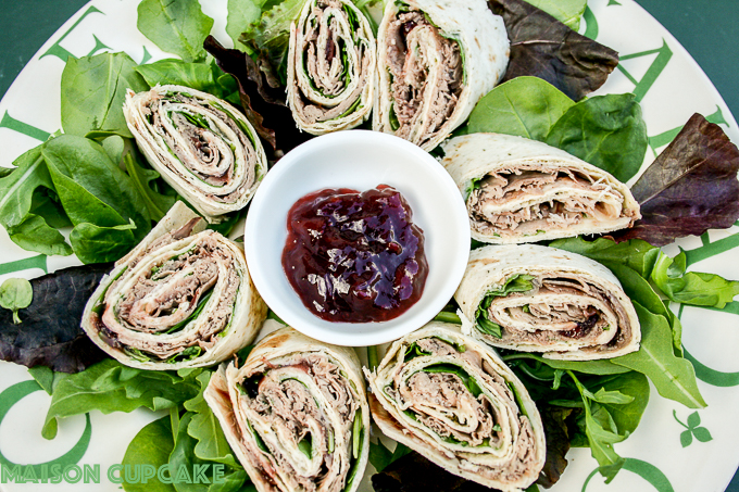 Roast beef wraps with cranberry relish and spinach for packed lunches or parties via @maisoncupcake at Maisoncupcake.com