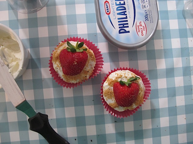 Strawberry cheesecake cupcakes