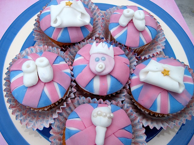 Royal Baby Cupcakes - 21.JPG