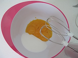 Apricot and amaretto ice cream - 05