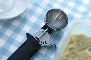 oxo-trigger-scoop