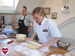 Watching Cake Boss UK ambassador Juliet Sear show off the new range of Cake Boss baking equipment #cakeboss #cakedecorating #baking