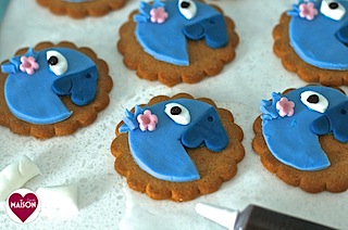 Rio2 movie blue parrot cookies - 17-imp.jpg