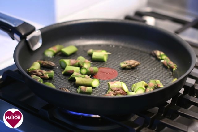 Frying asparagus in tefal frying pan