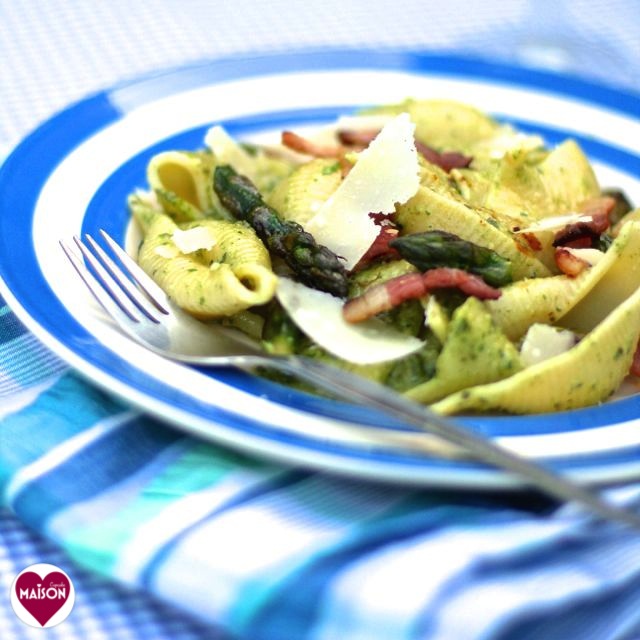 Giant conchiglie pasta shells with asparagus, bacon and Vitamix pesto recipe