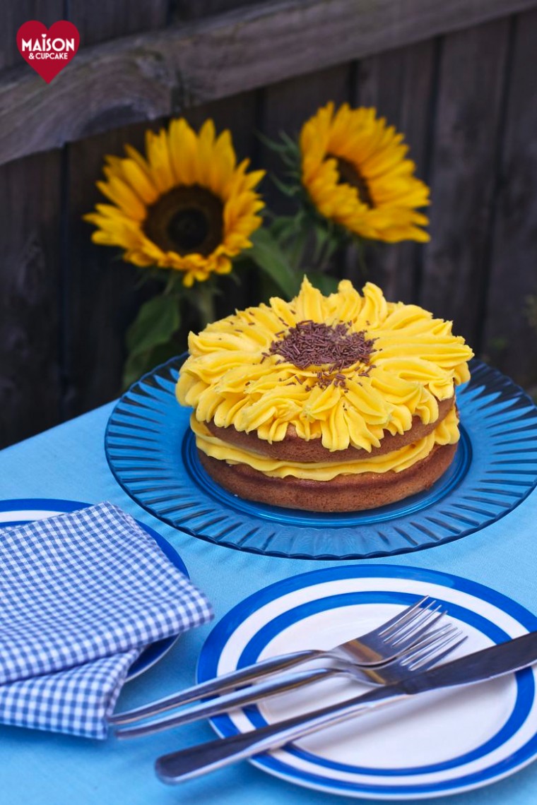 Make this easy lemon sunflower cake at Maison Cupcake.com