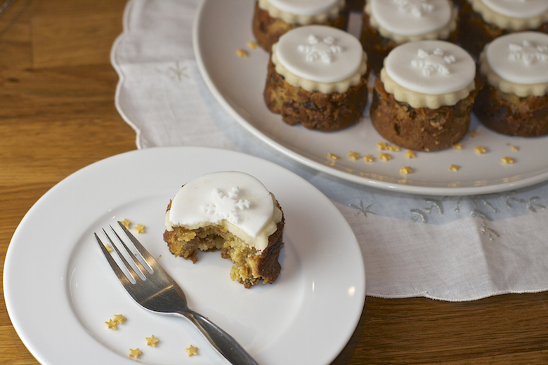 mini Tropical Christmas Cakes 