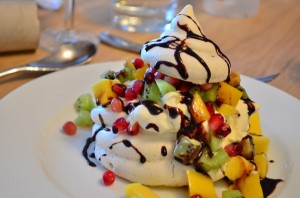 tropical-fruit-pavlova