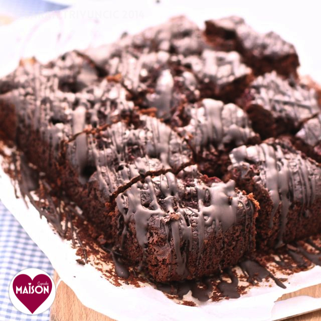 Chocolate cherry yogurt cake - 09-imp