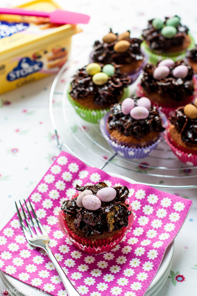 Sticky chocolate Easter nest cupcakes with Stork - 1