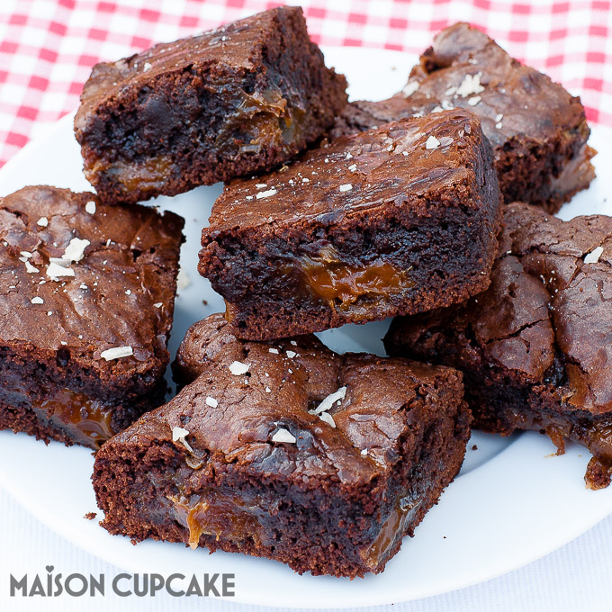 Dulce de Leche Brownies chocolate traybake at MaisonCupcake.com