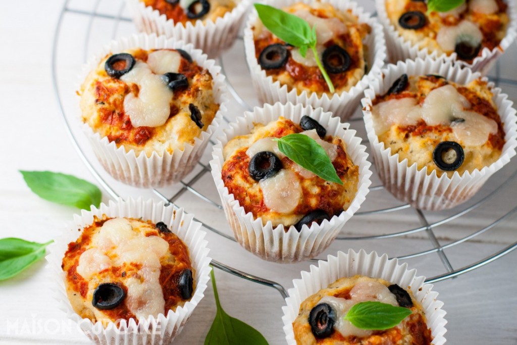 Pizza Muffins with black olives (35 minute recipe)