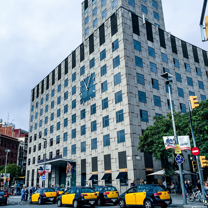 Hotel Catalonia Barcelona Plaza exterior with taxis