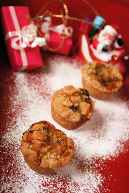 Almond crumble topped mini mince pies