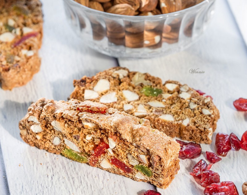 Nut almond and dried fruit biscotti