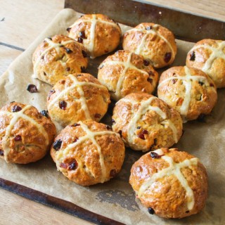 Simnel Cakes, Easter Bread, Bake of the Week Round Up with new linky open