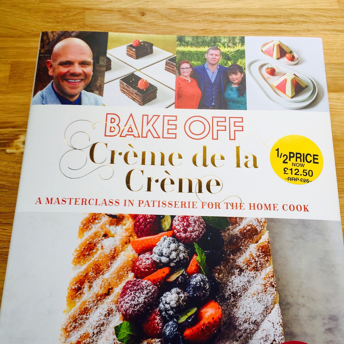 Bake Off Creme de la Creme book