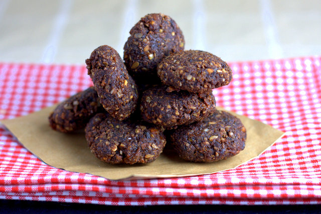 20 energy snack ideas for carb loading and exercise recovery: chocolate orange date energy balls