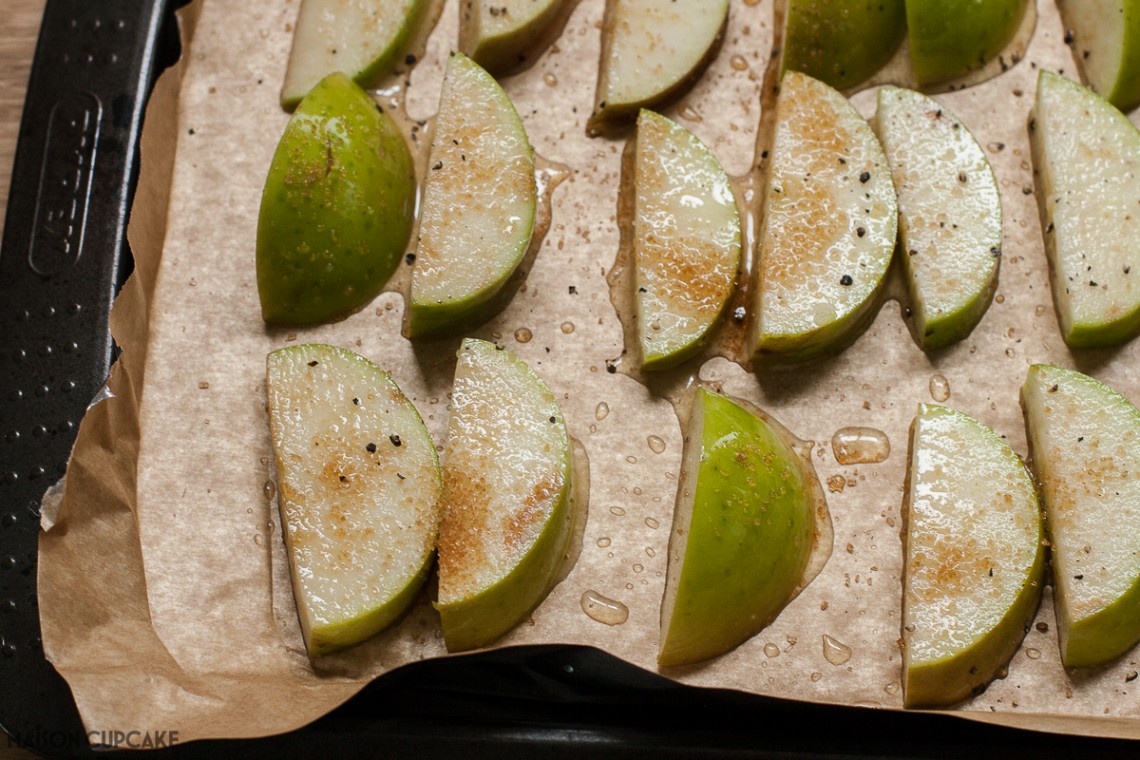 Baked apple slices to serve with roast dinner