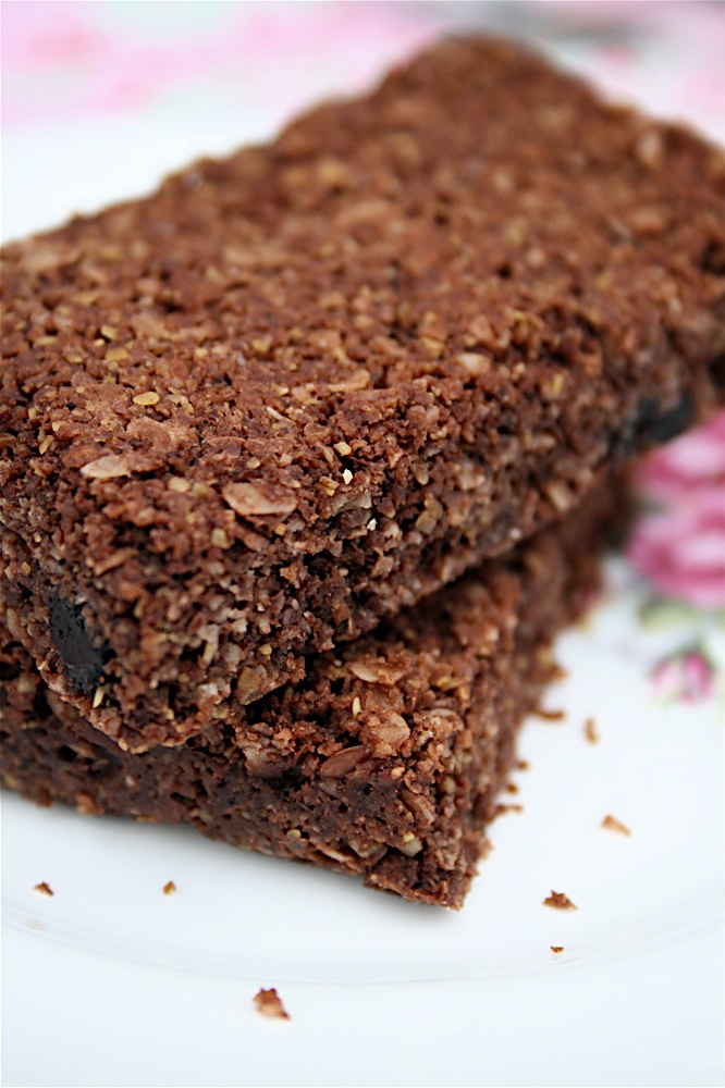 20 energy snack ideas for carb loading and exercise recovery: chocolate and blueberry flapjacks
