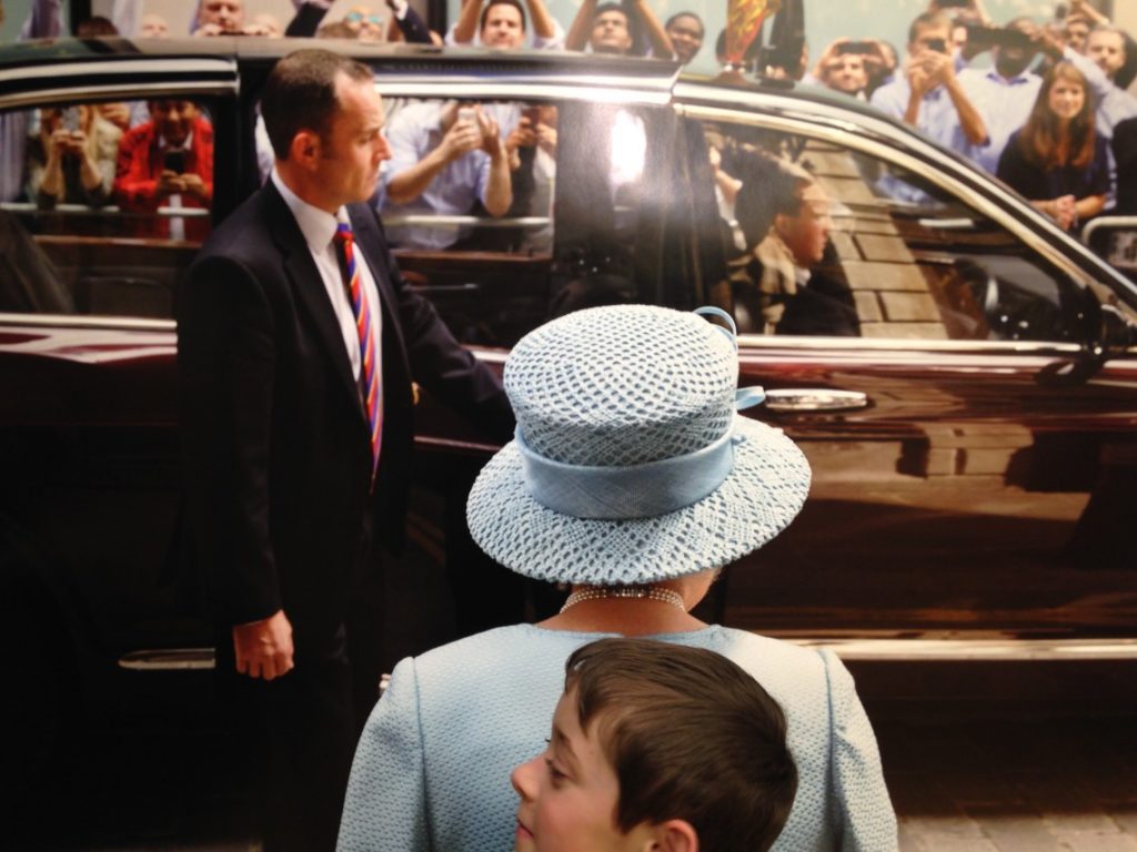 Ted Photobombs The Queen 