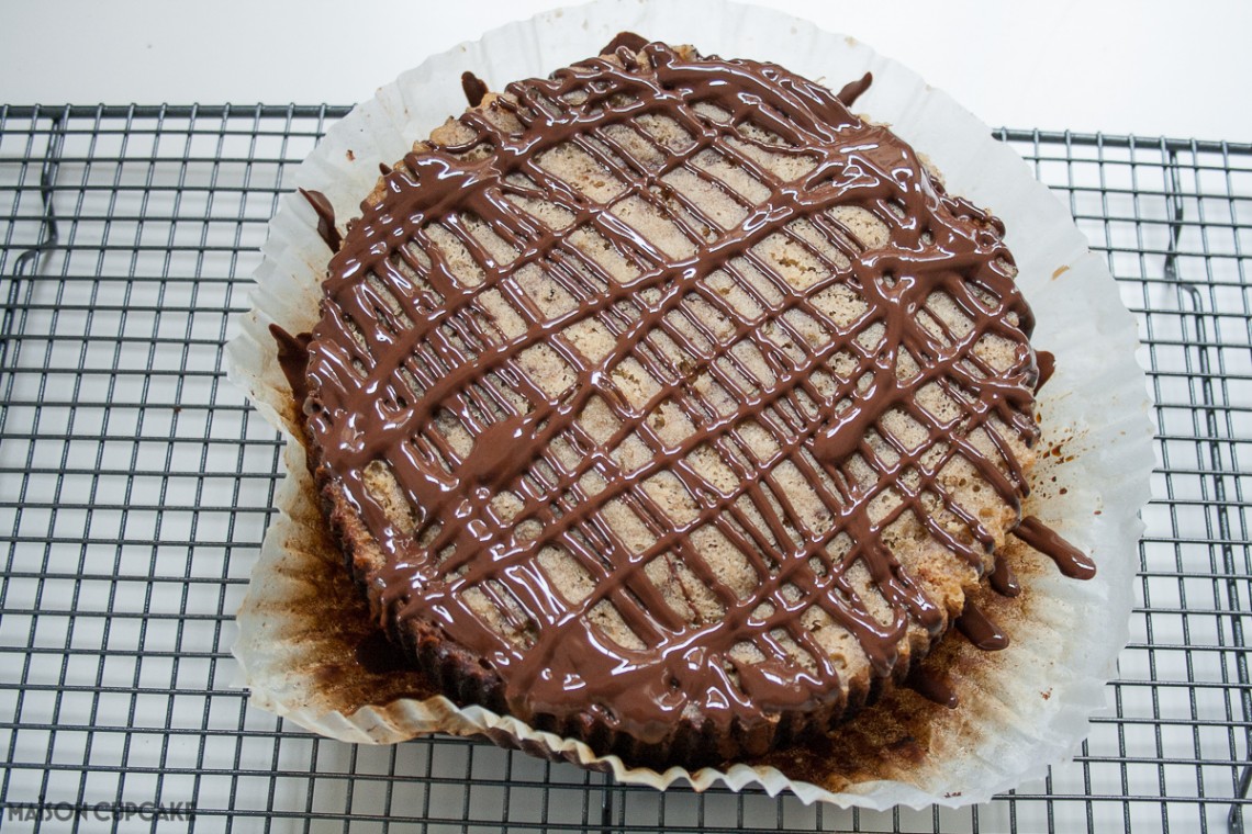 Slow Cooker banana bread with chocolate chips - 3 hours and you get this lovely moist banana bread you can finish off with lots of drizzled chocolate! A gluten free recipe