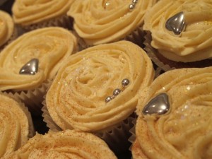Pumpkin cupcakes with cinnamon frosting