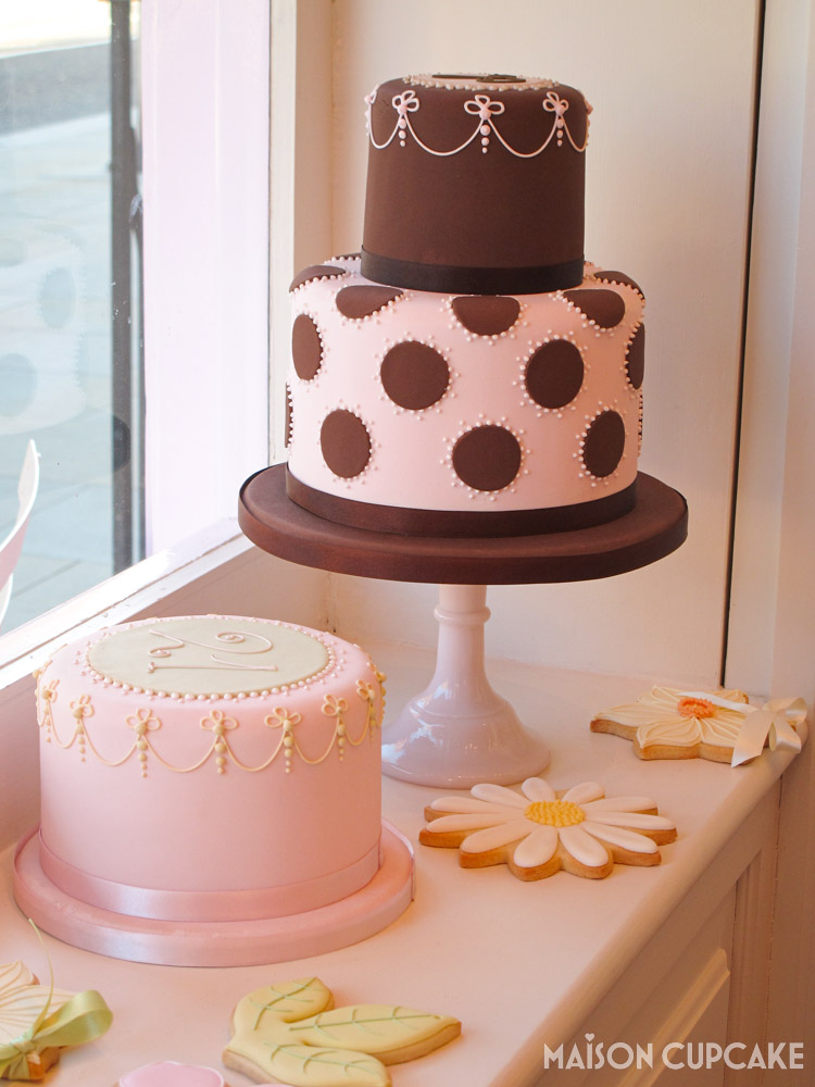 Peggy Porschen Neapolitan Cakes in brown, pink and cream as displayed at Peggy Porschen Cafe London Belgravia