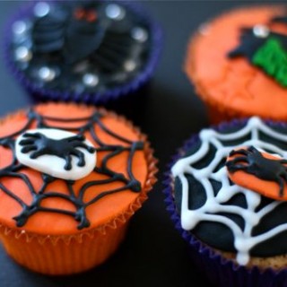 cobweb cupcakes