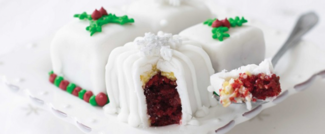 Red velvet cake tips and Christmas red velvet cake