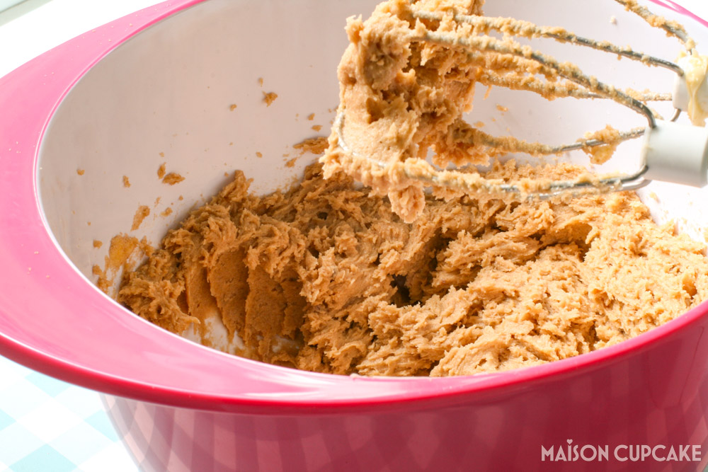 Gluten-free Pear Cake With Caramel - steps - beating batter with electric hand mixer