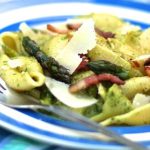 Giant pasta shells with pesto, aparagus and bacon