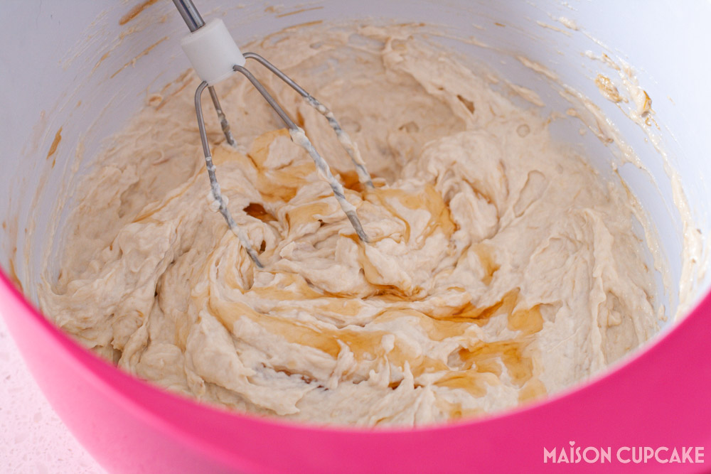 Rhubarb Raspberry Cheesecake Steps - handmixer with fruit yogurt filling