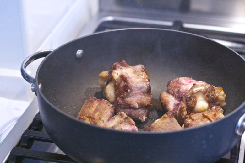 Browning beef bones: steps for Crockpot Beef on the Bone Stew