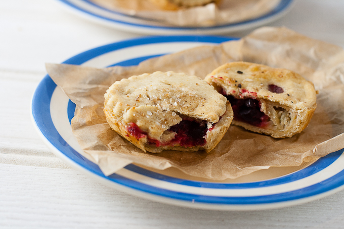 Mini Apple Pies with Beetroot (Vegan)