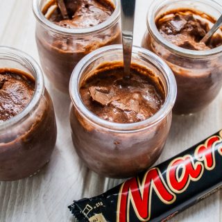 Make these easy Mars Bar Slow Cooker Rice Puddings with just 4 ingredients! Really simple dessert recipe that just needs stirring occasionally whilst you get on with your day!