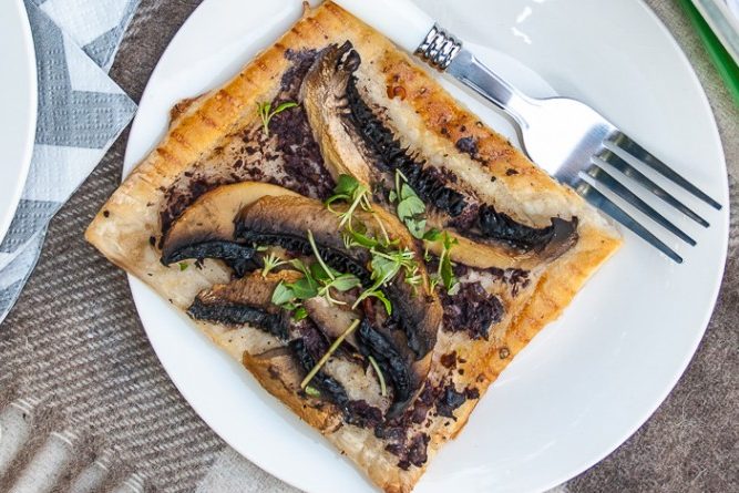 Simple but tasty portobello mushroom puff pastry tarts recipe with black olive tapenade - brilliant savoury pastry for picnics, packed lunches or light suppers